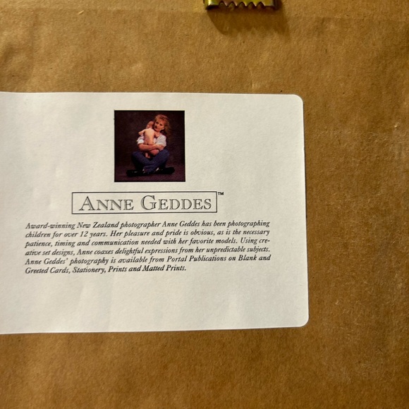 ANNE GEDDES (2) ADORABLE WALL SQUARE BABIES AND FLOWERS PICTURE FRAMES - Picture 5 of 6